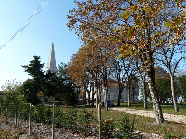 L'église et le château. - Charmant