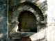 Niche funéraire dans le mur de l'église.