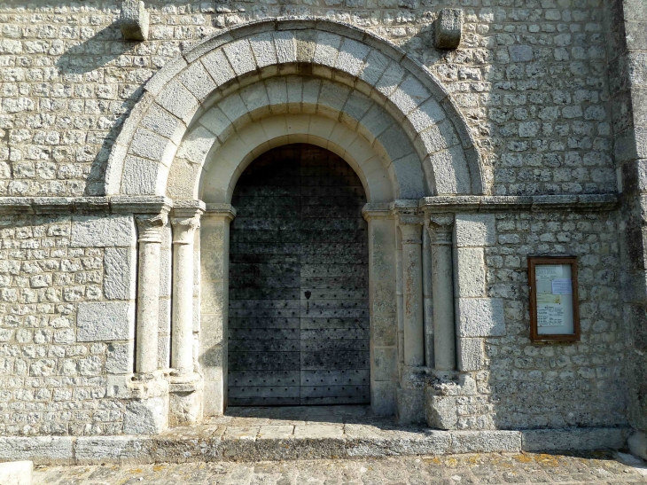 Le Portail de la chapelle des templiers. - Cressac-Saint-Genis