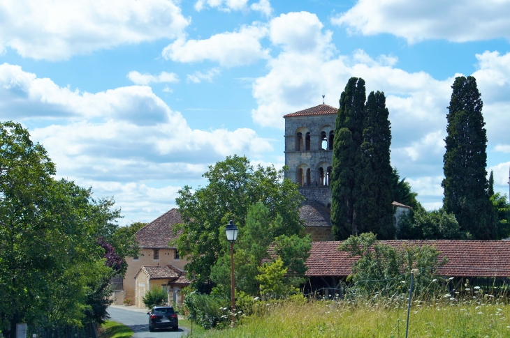 Vue sur le village. - Édon