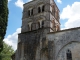 Le clocher carré à deux étages de l'église Saint-Pierre.