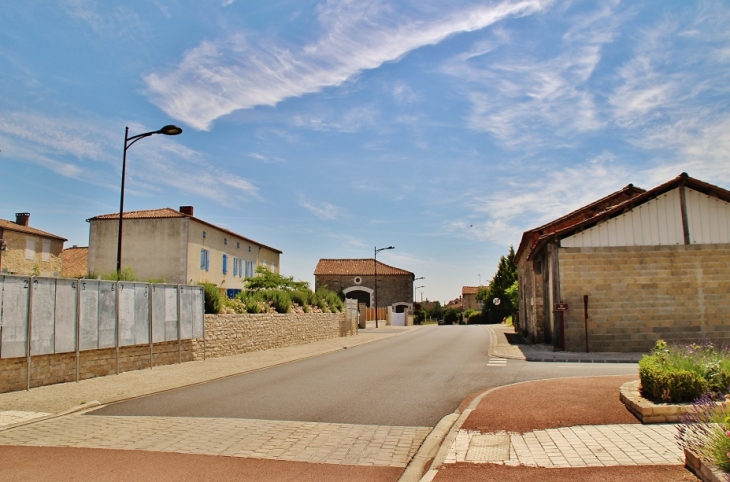 Le Village - Eymouthiers