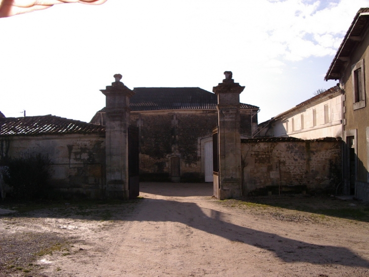 Entrée du domaine la Hache de bronze - Graves-Saint-Amant