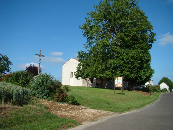 Eglise saint junien - La Forêt-de-Tessé