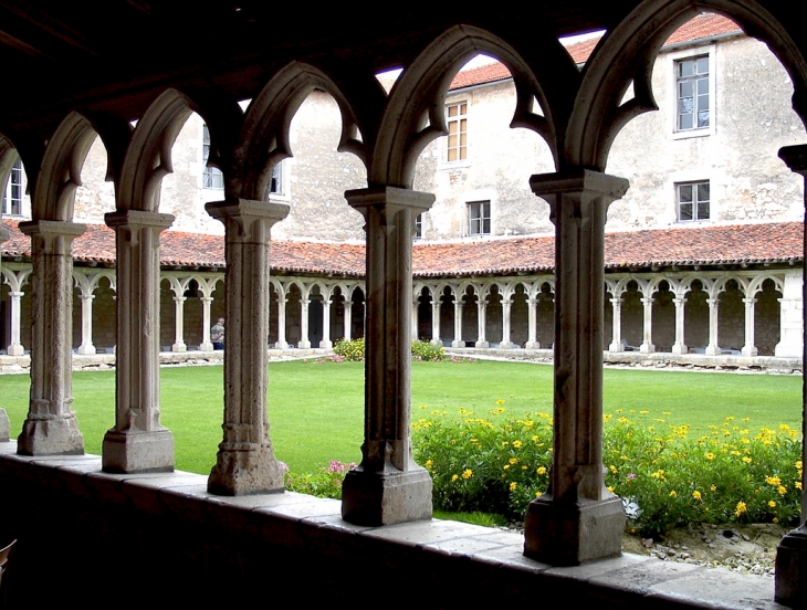 La Rochefoucauld - Le cloître du couvent des Carmes