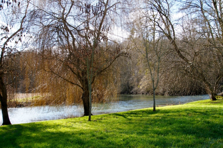 La Charente. - Lichères