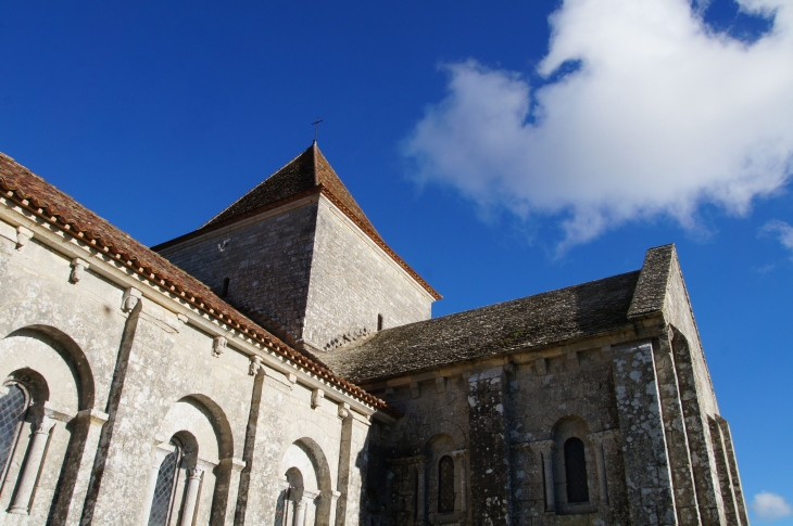 Le clocher de l'église Saint denis. - Lichères