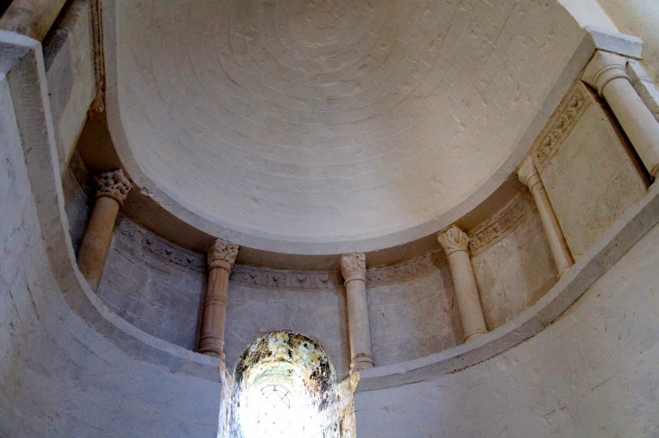 Coupole de la chapelle du transept de droite. - Lichères