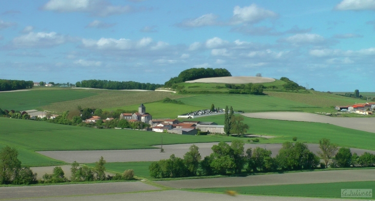 Mainfonds - Vue générale sur un beau village ...