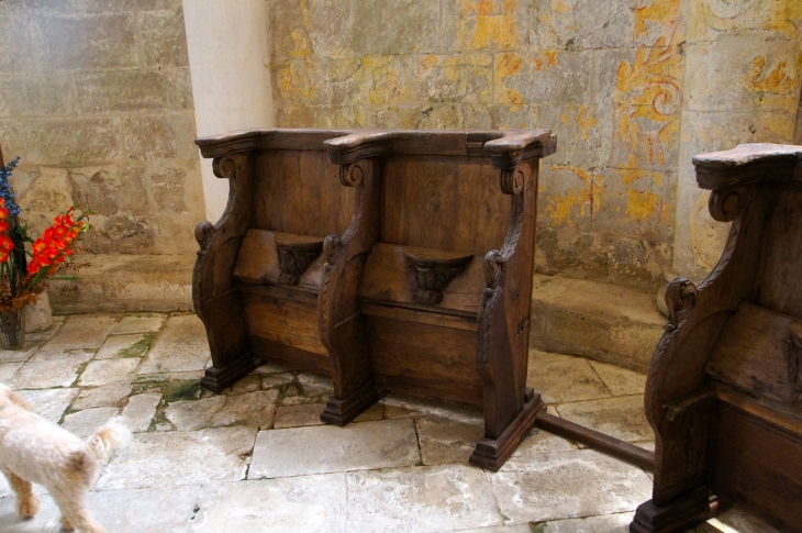 Fauteuils dans le choeur : église Notre Dame de Lanville. - Marcillac-Lanville