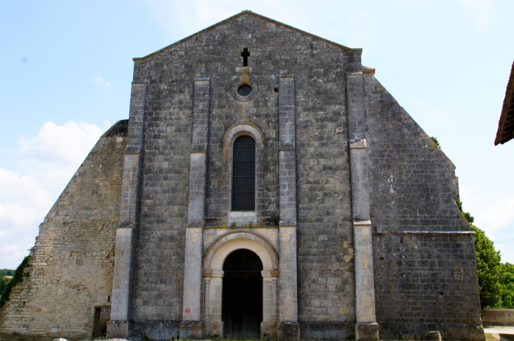 Façade occidentale de l'église Notre Dame de Lanville. - Marcillac-Lanville