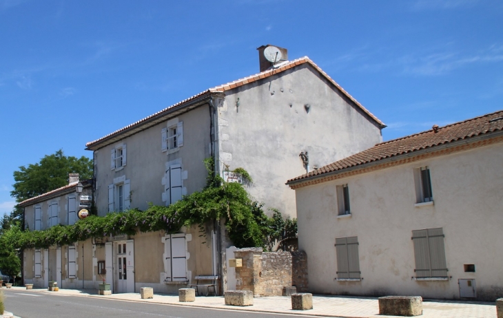 Le Village - Marthon