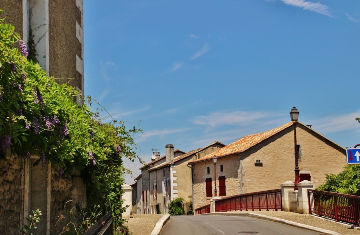 Le Village - Marthon