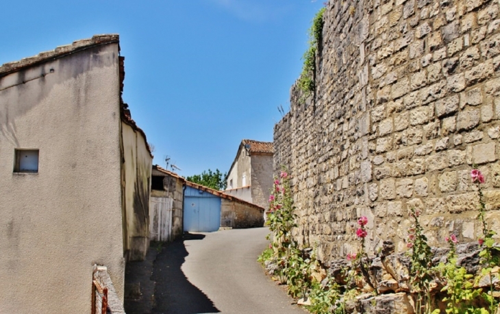 Le Village - Marthon