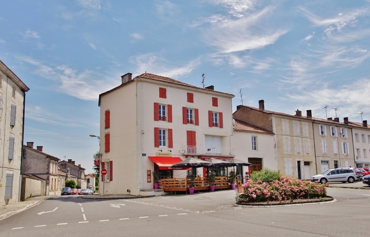 Le Village - Montbron