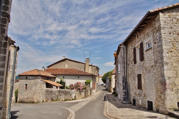 Le Village - Montbron