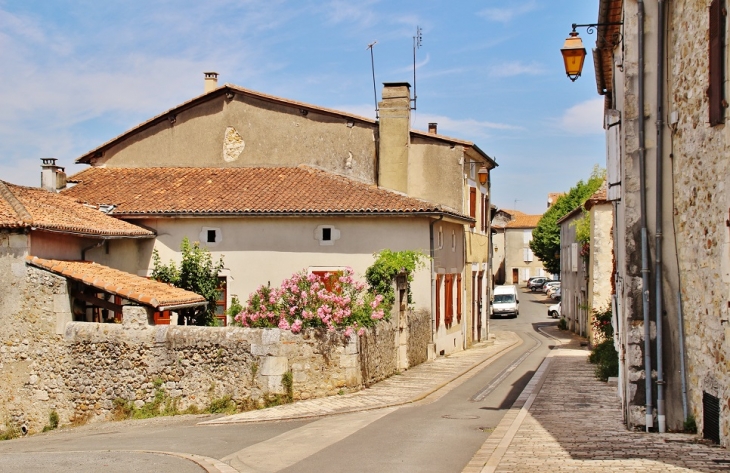 Le Village - Montbron