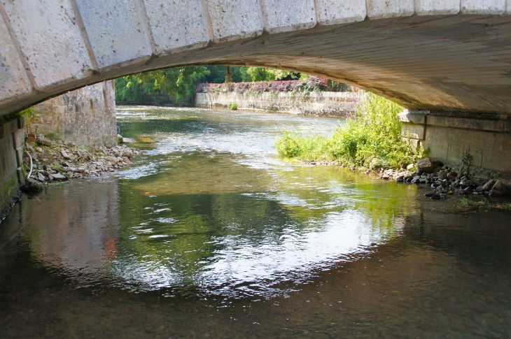 La Charente. - Montignac-Charente