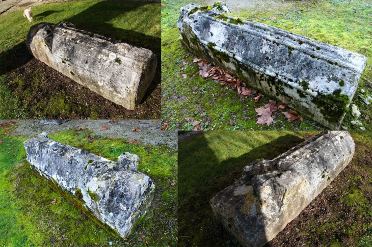 Autour de l'église Saint Martial, quelques tombes anciennes des XIe et XIIIe siècles du vieux cimetière supprimé vers 1830.. - Mouton