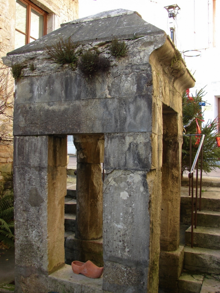 Fontaine Saint Jean - Nanteuil-en-Vallée