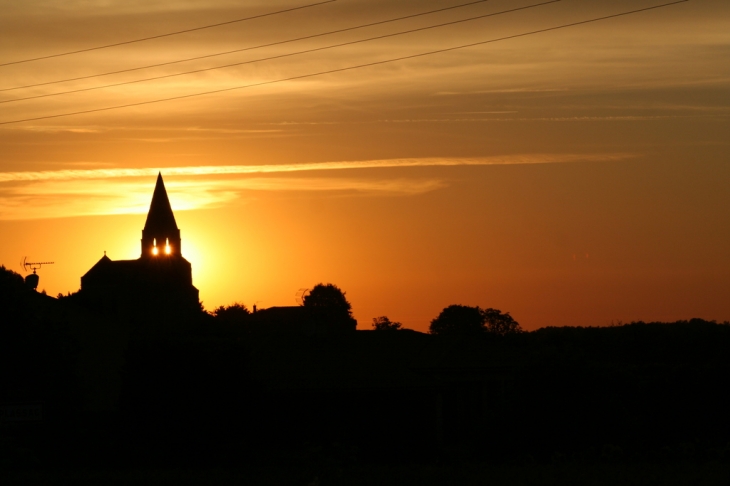 Plassac coucher de soleil sur le clocher - Plassac-Rouffiac