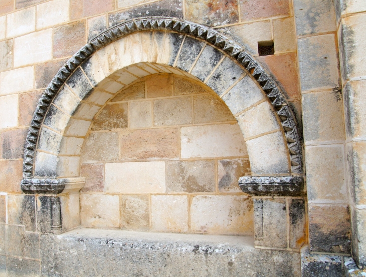 Enfeu de l'église abbatiale. - Saint-Amant-de-Boixe