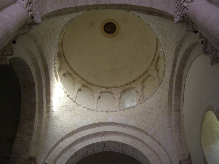 L'intérieur de la coupole de l'église de Conzac. - Saint-Aulais-la-Chapelle