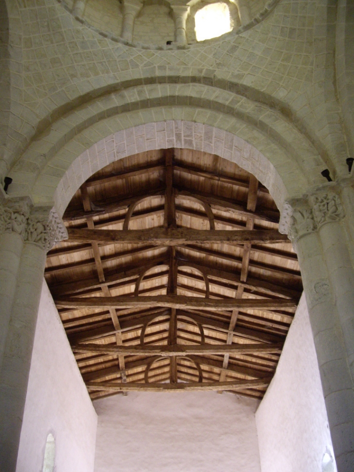 La charpente de l'église de Conzac. - Saint-Aulais-la-Chapelle