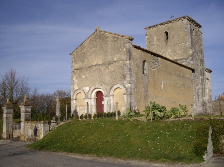 Eglise romane de La Chapelle. - Saint-Aulais-la-Chapelle