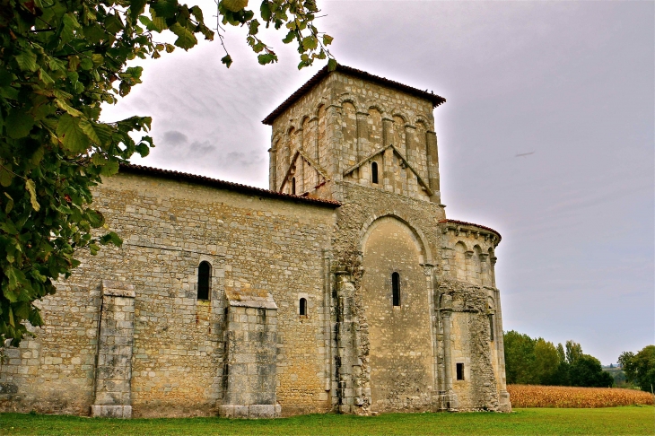 Façade Nord de l'église Saint Jacques de Conzac - Saint-Aulais-la-Chapelle