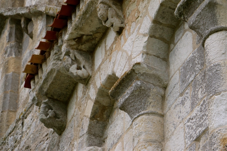 Modillons : l'église Saint Jacques de Conzac - Saint-Aulais-la-Chapelle