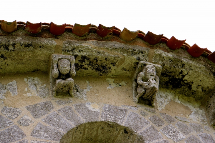 L'église Saint Jacques de Conzac : modillons - Saint-Aulais-la-Chapelle