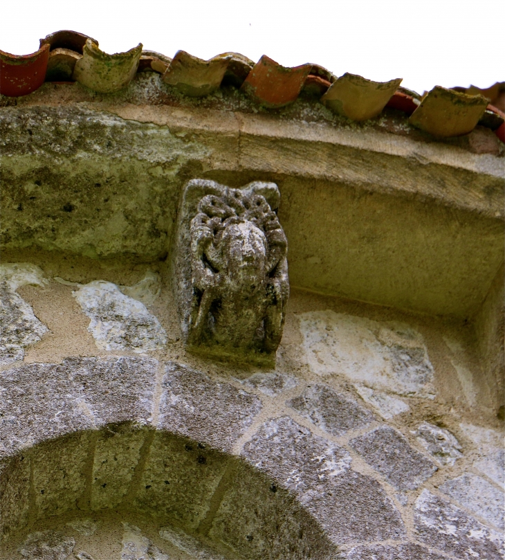 L'église Saint Jacques de Conzac : modillons - Saint-Aulais-la-Chapelle