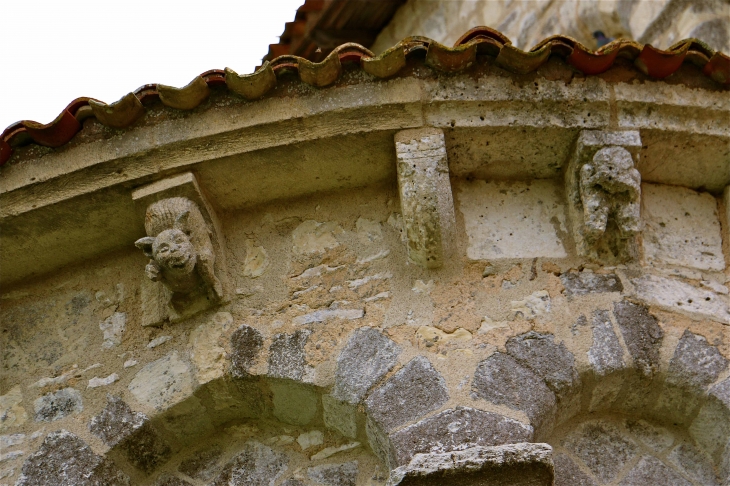 L'église Saint Jacques de Conzac : modillons - Saint-Aulais-la-Chapelle