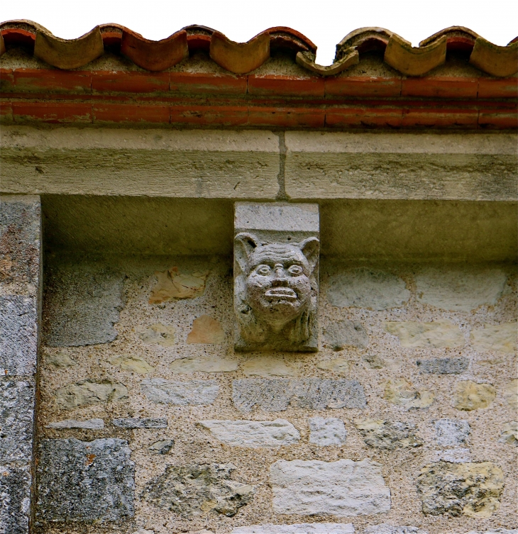 L'église Saint Jacques de Conzac : modillons - Saint-Aulais-la-Chapelle