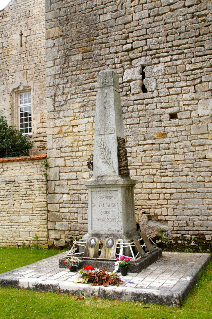 Le Monument aux Morts - Saint-Fraigne