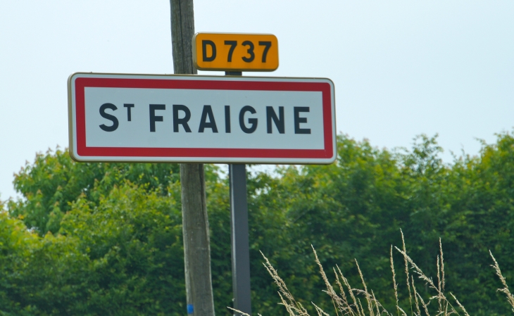 Autrefois : Sanctus Fremerius. Un prieuré fut mentionné dès le IXe siècle, ruiné pendant les guerres de religion, puis supprimé en 1762. - Saint-Fraigne