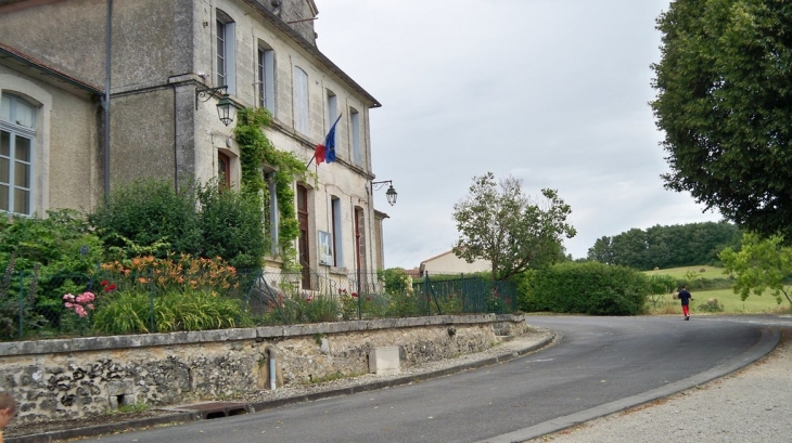 Mairie - Saint-Germain-de-Montbron