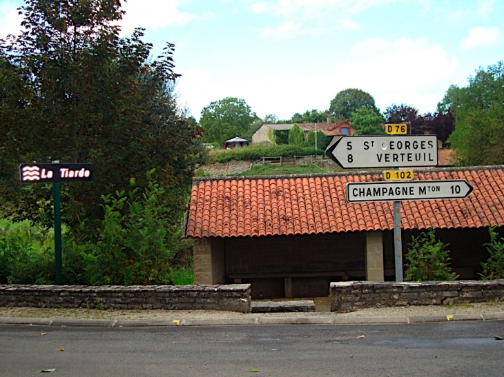 Lavoir - Saint-Gourson