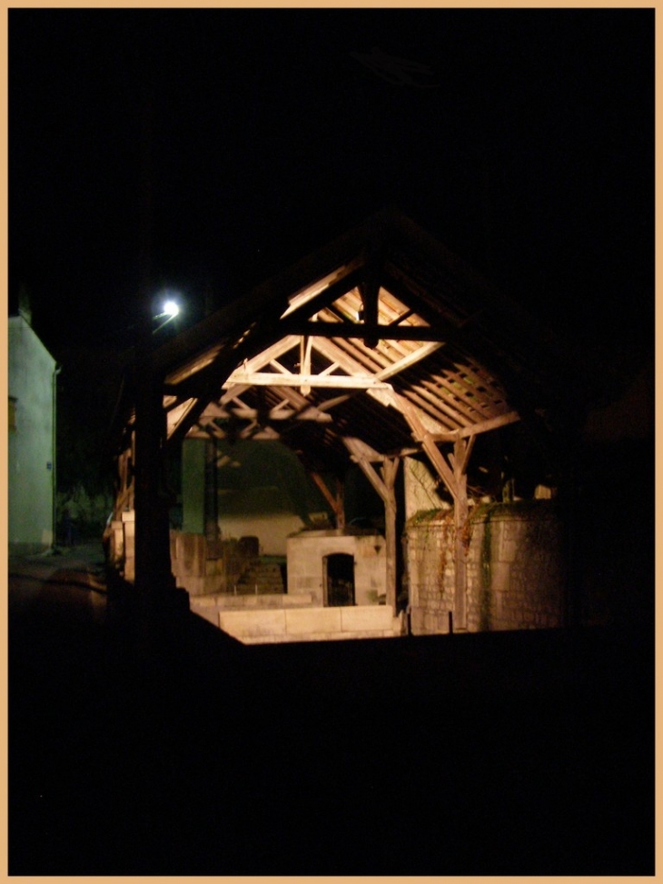 Lavoir - Saint-Même-les-Carrières