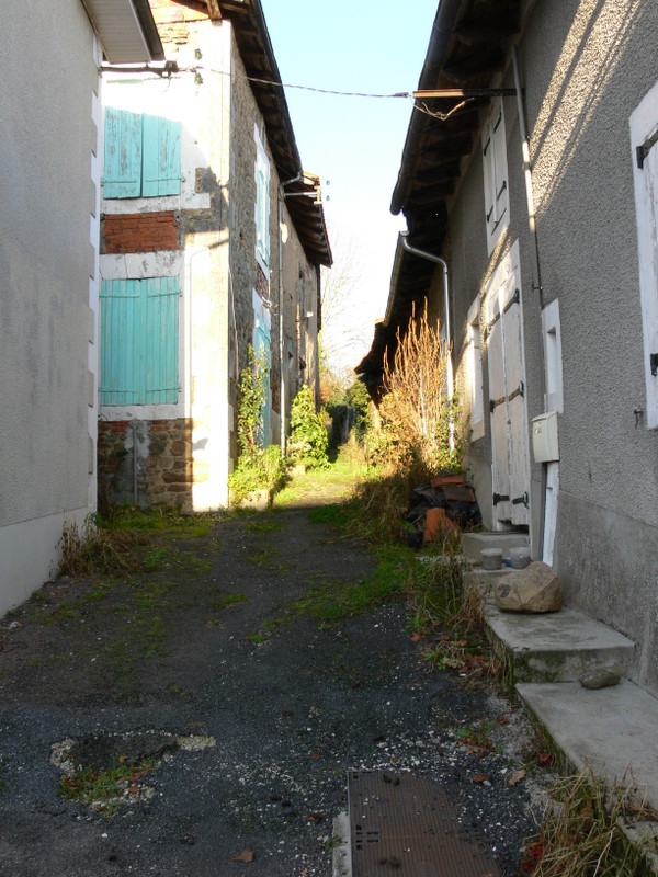 Une ruelle du vieux village - Suris