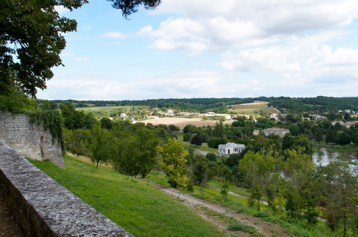 Vue sur la source de la Touvre.