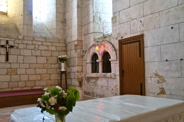 Dans le choeur de l'église Sainte Madeleine. - Touvre