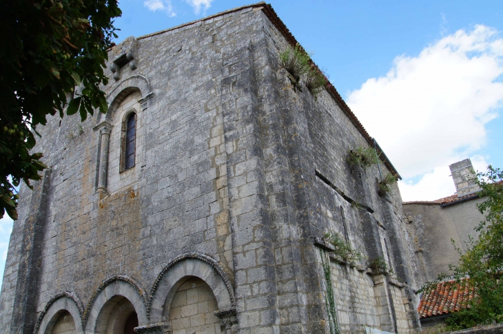 Angle-de-l-eglise-sainte-maddeleine - Touvre