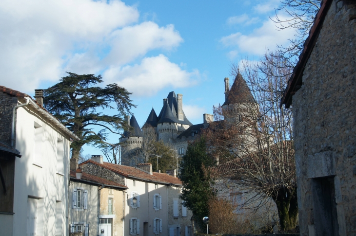 Le château de Verteuil. - Verteuil-sur-Charente