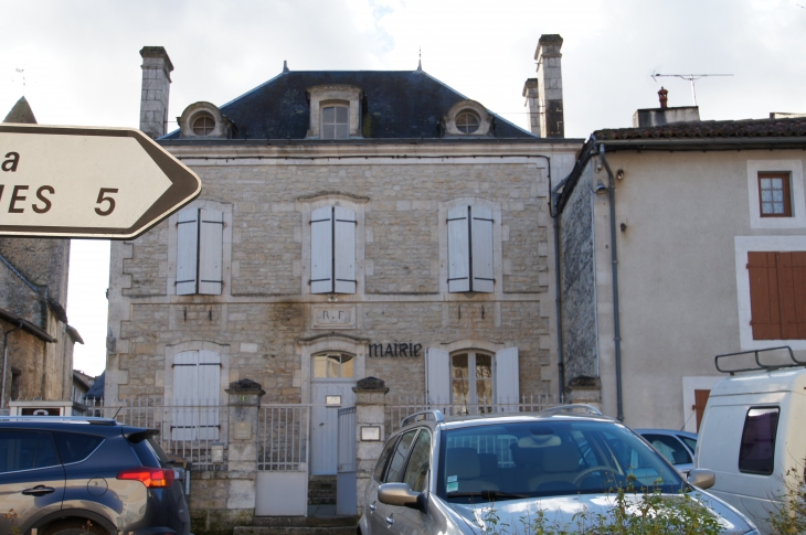 La Mairie. - Verteuil-sur-Charente