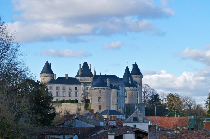 Le château de Verteuil. - Verteuil-sur-Charente