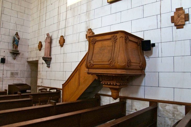 Eglise Saint Médard : la chaire à prêcher. - Verteuil-sur-Charente