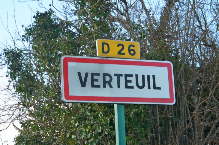 Autrefois : Vertol au début du XIIe siècle. - Verteuil-sur-Charente