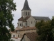 Photo suivante de Verteuil-sur-Charente L'Eglise vue du pont